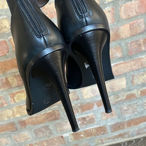 Tibi - Picture 7 of 17